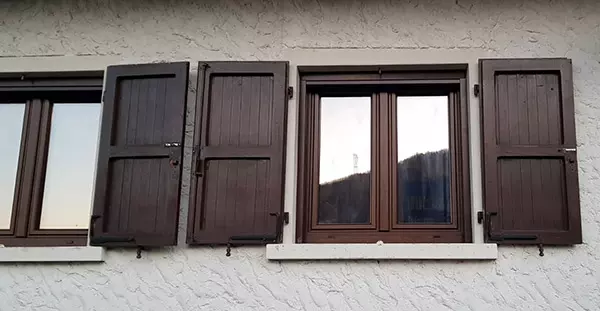 finestre-legno-baita-esterni